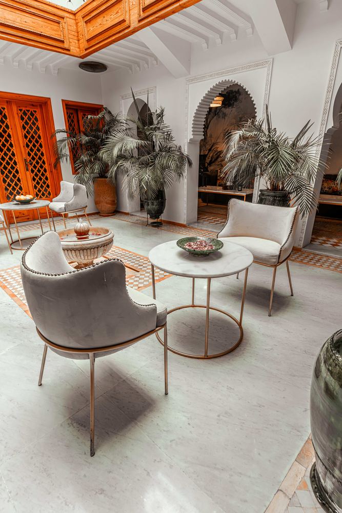 Fauteuils dans le patio